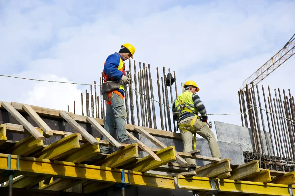Travailleurs qualifiés en construction en Colombie-Britannique – Workvantage soutient les opportunités d'immigration du PNP-CB.